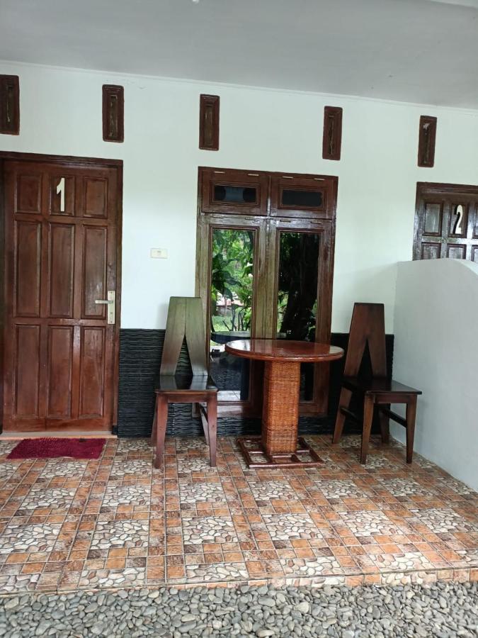 Brown Bamboo Guest House & Trekking Bukit Lawang Exteriör bild