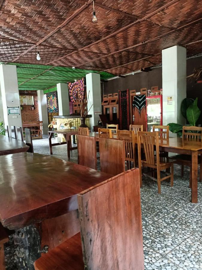 Brown Bamboo Guest House & Trekking Bukit Lawang Exteriör bild