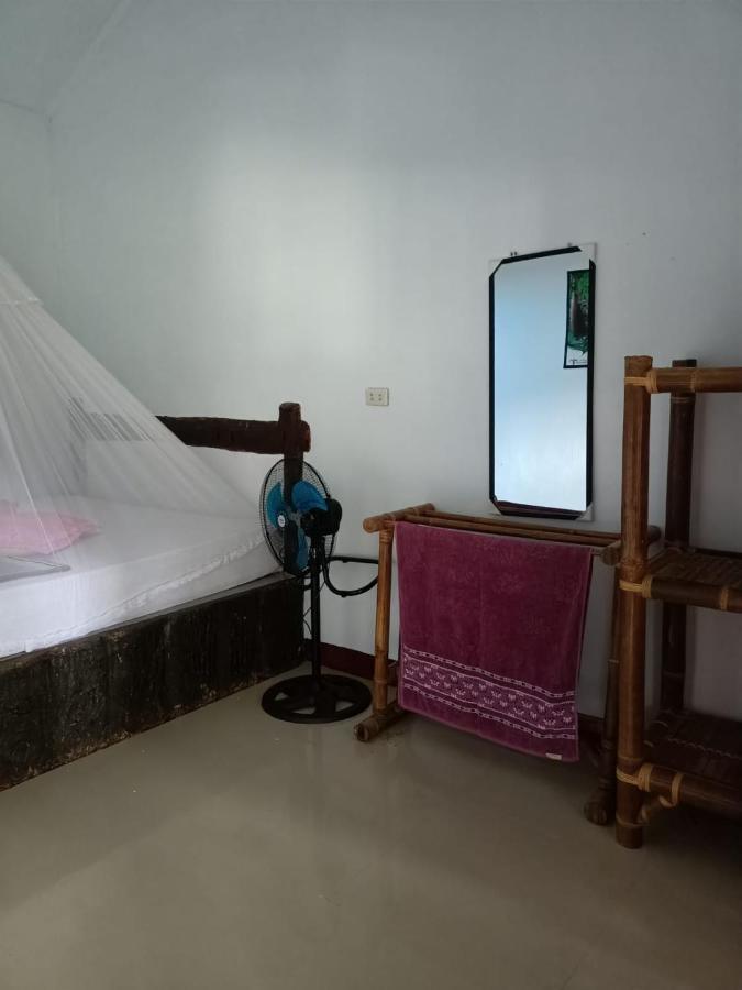 Brown Bamboo Guest House & Trekking Bukit Lawang Exteriör bild