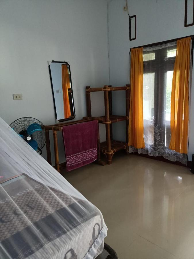 Brown Bamboo Guest House & Trekking Bukit Lawang Exteriör bild