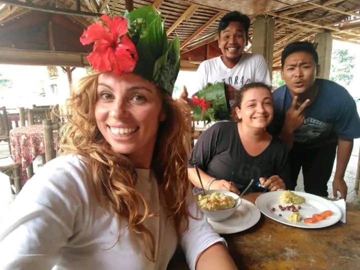 Brown Bamboo Guest House & Trekking Bukit Lawang Exteriör bild