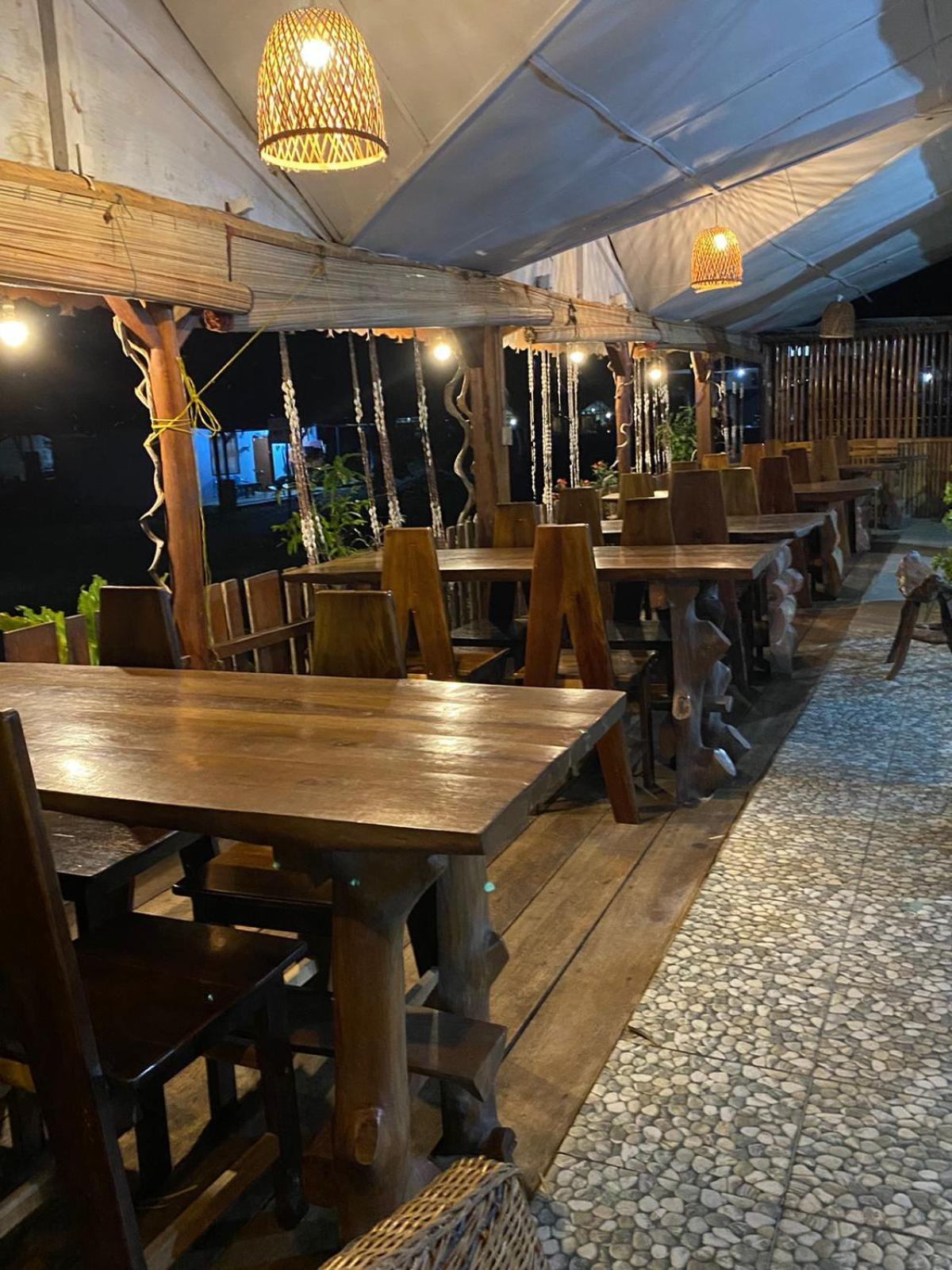 Brown Bamboo Guest House & Trekking Bukit Lawang Exteriör bild