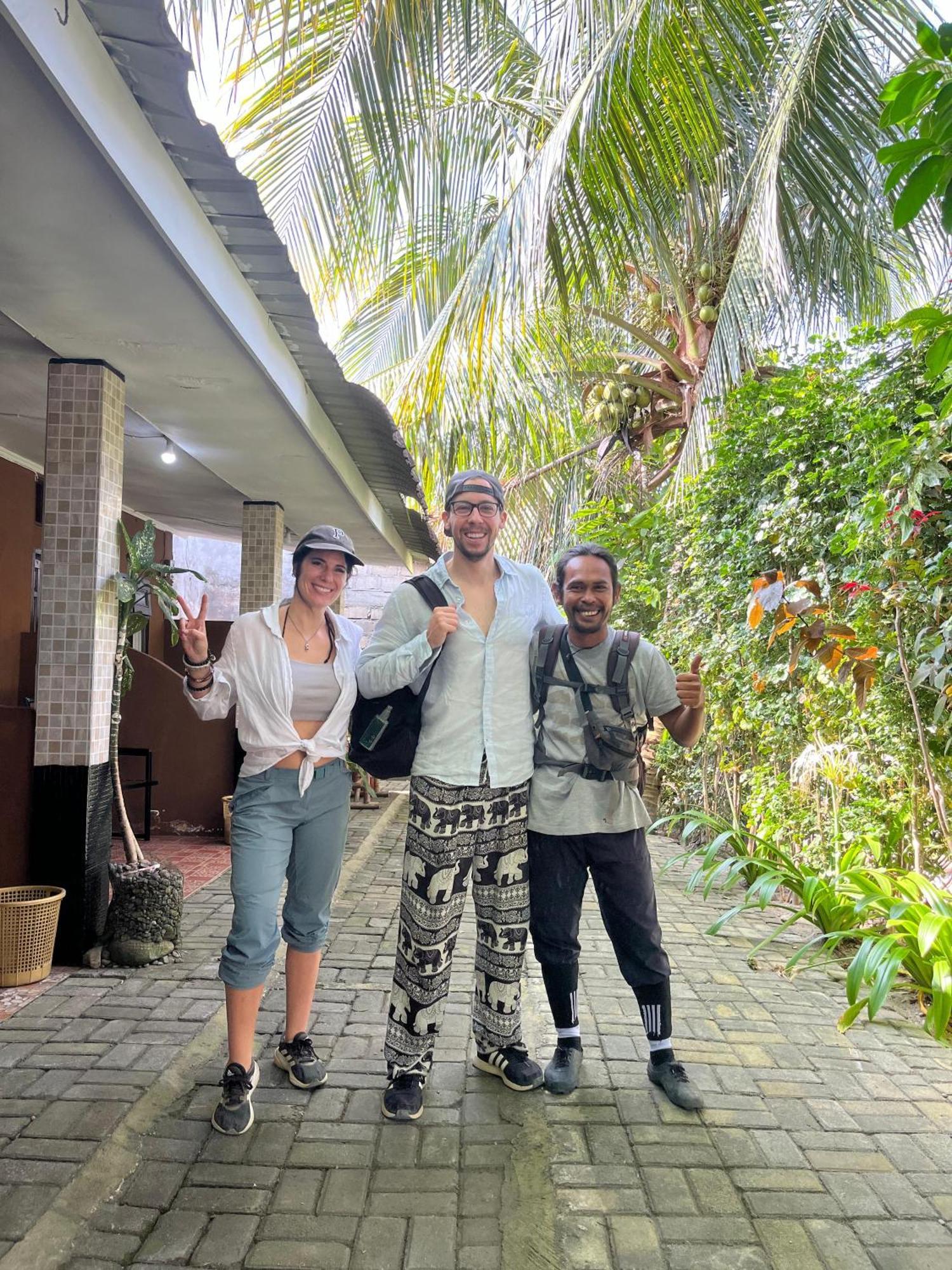Brown Bamboo Guest House & Trekking Bukit Lawang Exteriör bild