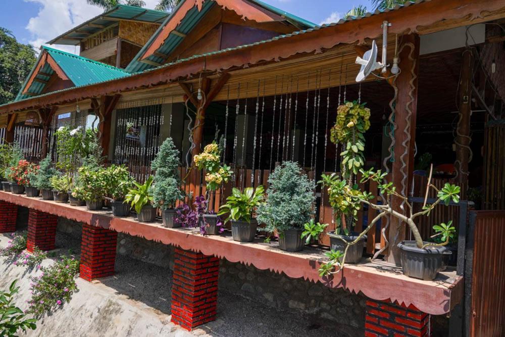 Brown Bamboo Guest House & Trekking Bukit Lawang Exteriör bild
