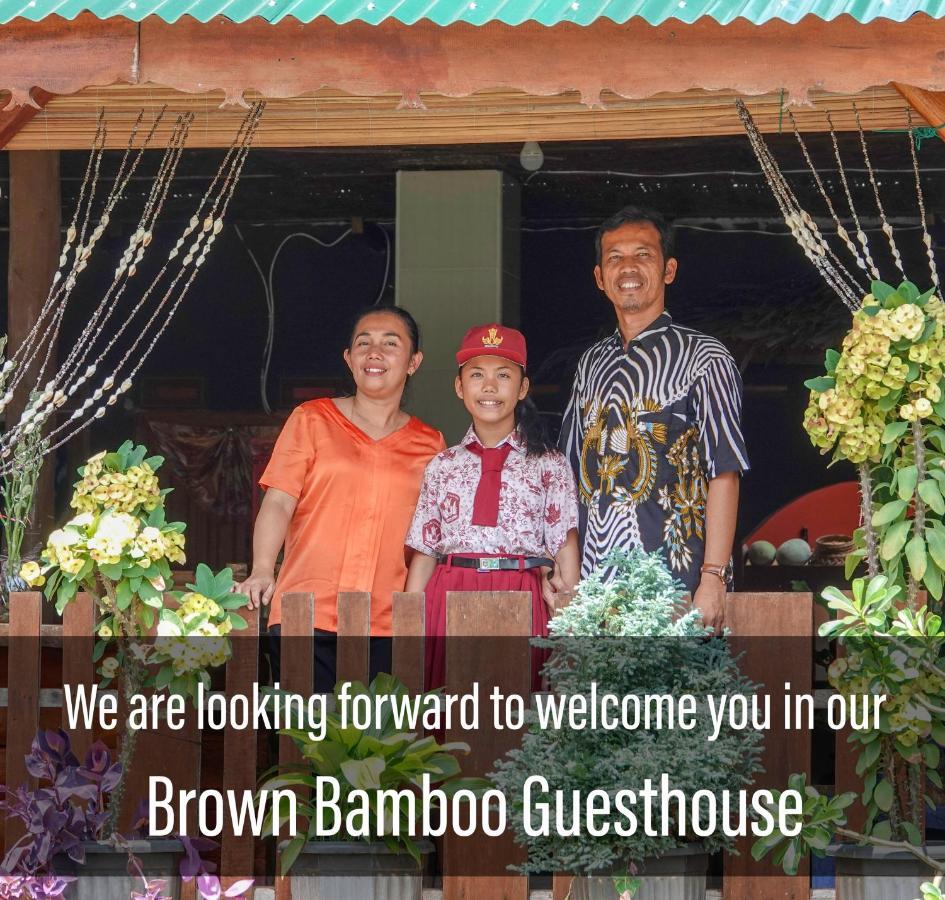 Brown Bamboo Guest House & Trekking Bukit Lawang Exteriör bild